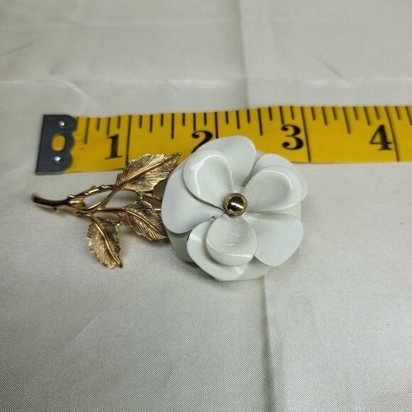 Vintage 1972 Avon Snow Flower Brooch White Enamel Gold - Picture 5 of 5